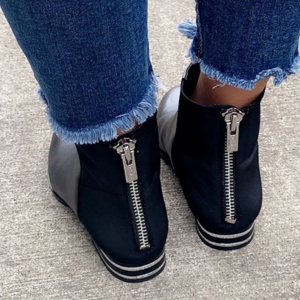 Like new: DKNY Lacey Black Leather Silver-Stripe-Heeled Booties Size 8.5